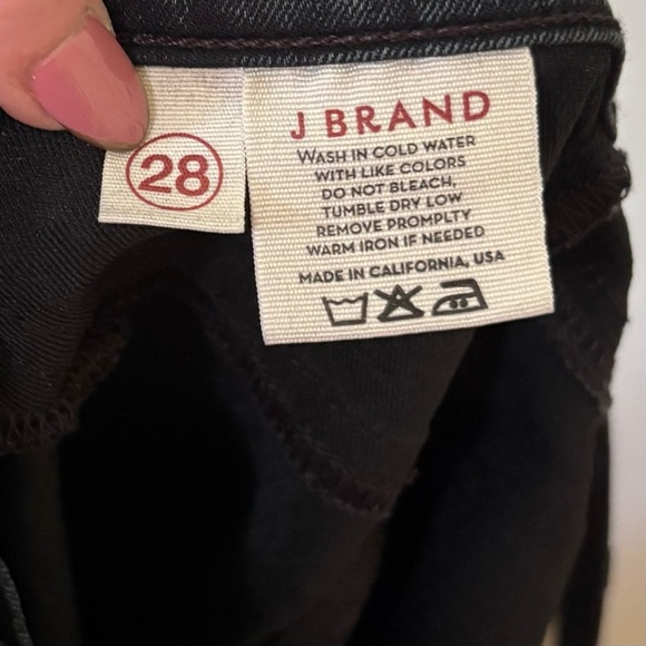 💫HP| J Brand| Sleek Black Acid Wash Capris Jeans Sz 28 - Picture 4 of 6